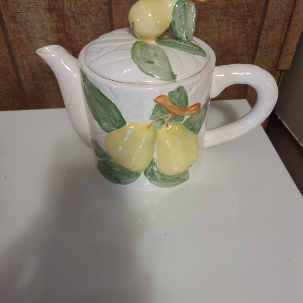 VINTAGE FRUIT DU JOUR BY SHAFFORD. PEAR TEAPOT WITH LID.